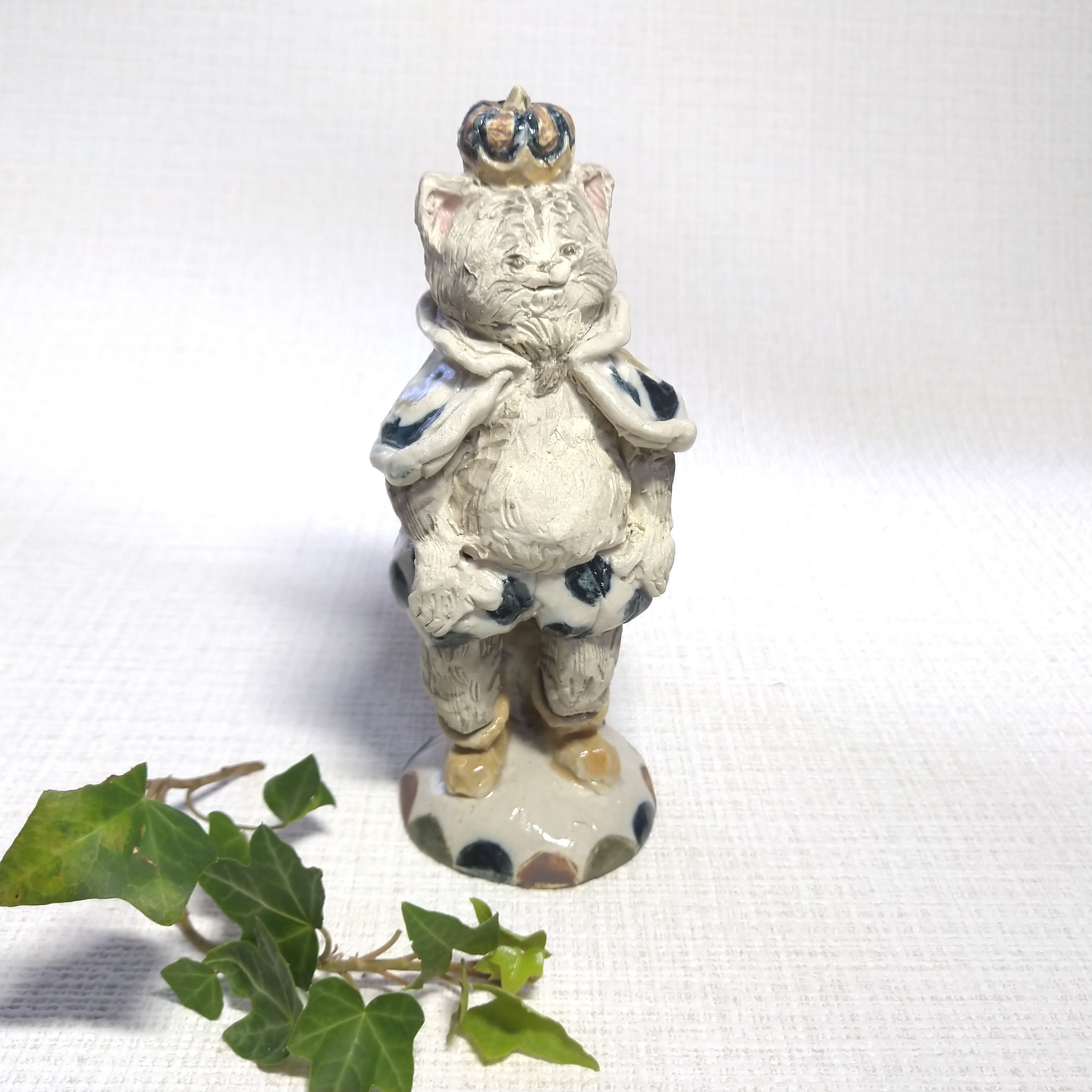 裸の王様 【猫御伽】 | 陶人形作家 にしだみき