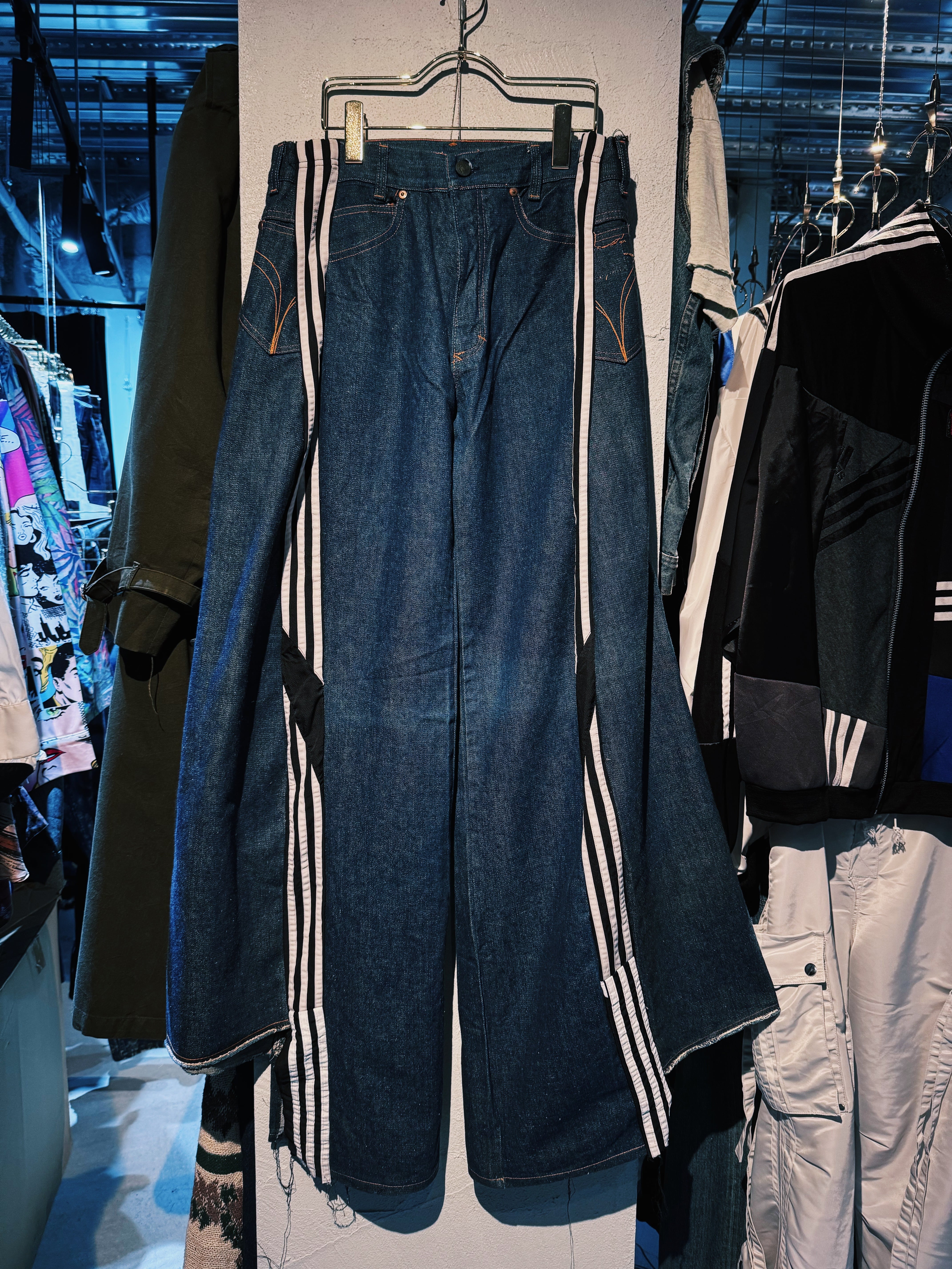 【D4C】special "original Re:make" three stripe design vintage buggy asymmetry denim pants