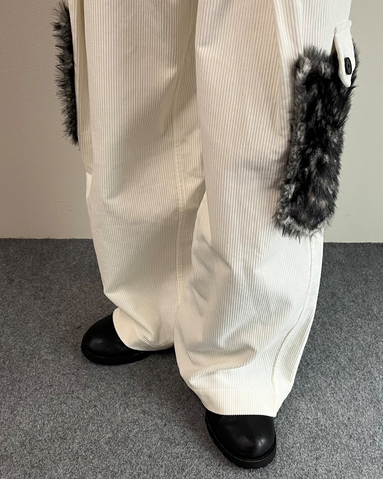 【26/AW Oscar Ouyang】Ivory corduroy cargo trousers