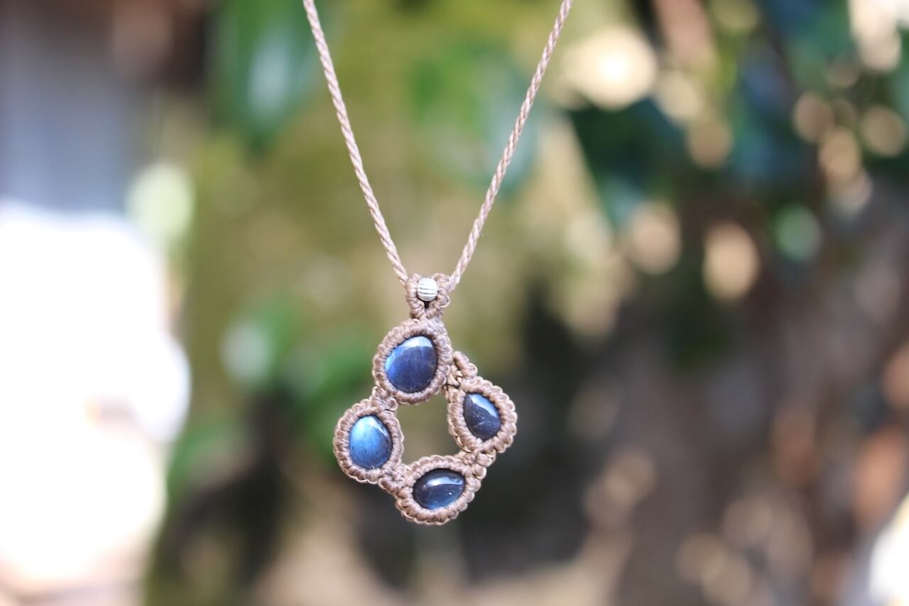 Labradorite mix micromacrame circulation  pendant