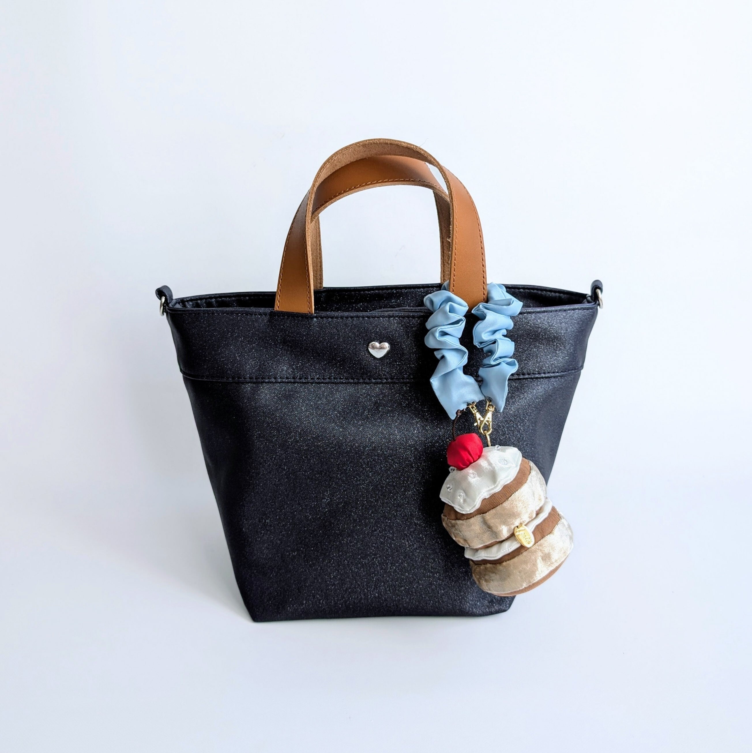 チャーム付き Kiraraポケット充実バッグ（ネイビー）