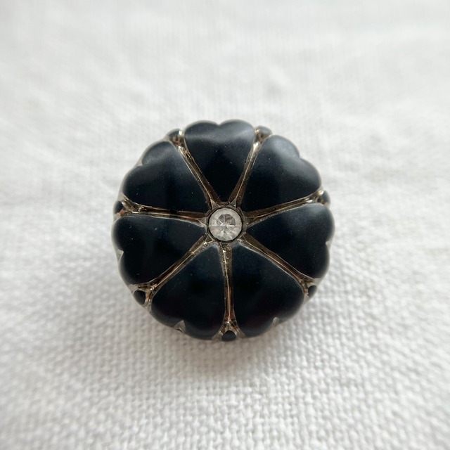 ドイツ 1粒ラインストーン×シルバーラインフラワー（ブラック） 22.5㎜