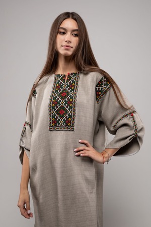 ウクライナ刺繍ヴィシヴァンカ クロスステッチ　手刺繍　ワンピース　麻　レディース・フリーサイズ