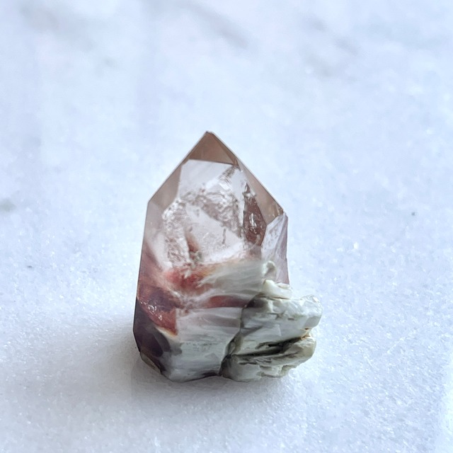 【訳アリ】【レア】【超美石】アンフィボールインクォーツ　原石　ポイント　5302