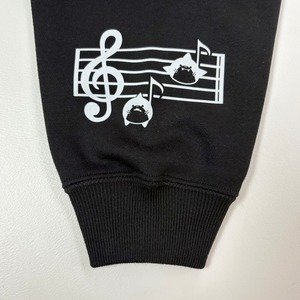 12/4入荷分【会話のきっかけ服。】無言で夢を語る。歌うサメプリント スウェット【歌い手志望の私服】