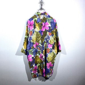 総柄 デザインシャツ 花柄 ボタン逆