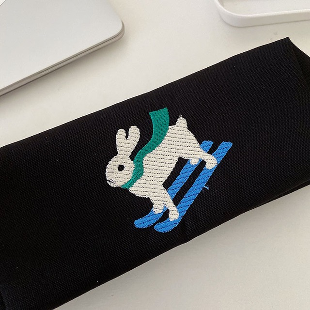 2色 刺繍 メイクポーチ 筆箱 うさぎ ペンケース 旅行用 化粧ポーチ ラビット 中国 海外 韓国雑貨 おしゃれ 雑貨 Wanderlust Club 海外 雑貨 文具 クリエーターグッズセレクトショップ