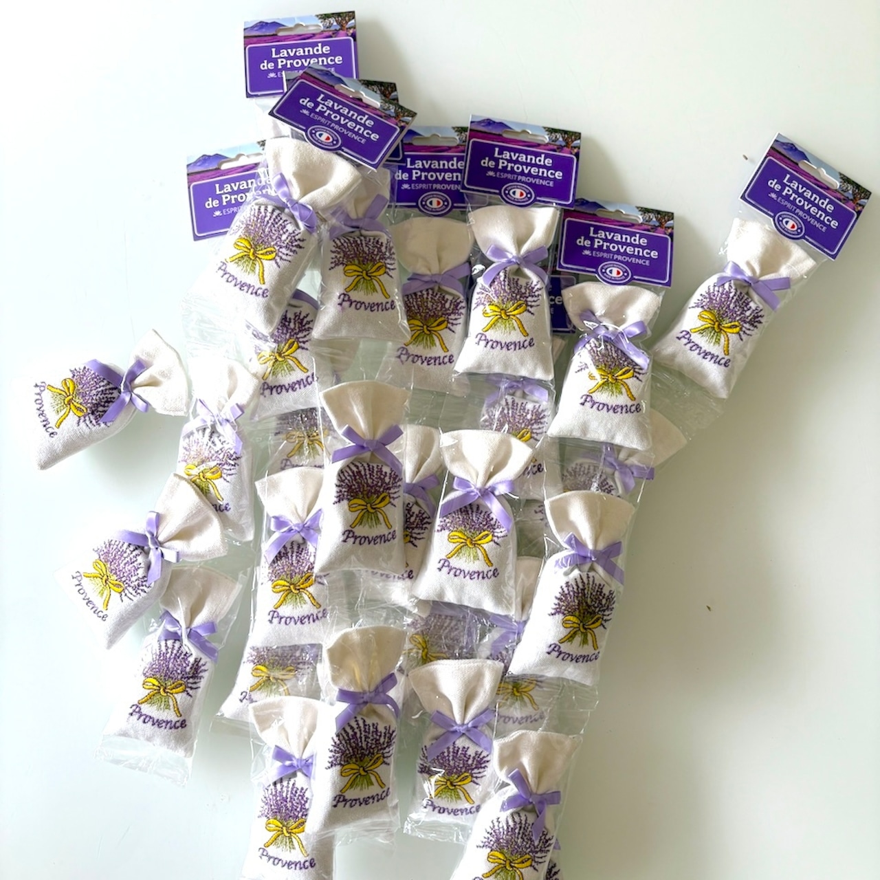 南仏プロヴァンスのお土産 3連 刺繍付き ラベンダー サシェ ポプリ ドライフラワー 南仏プロヴァンス プロヴァンス産のラベンダー ESPRIT PROVENCE エスプリプロヴァンス