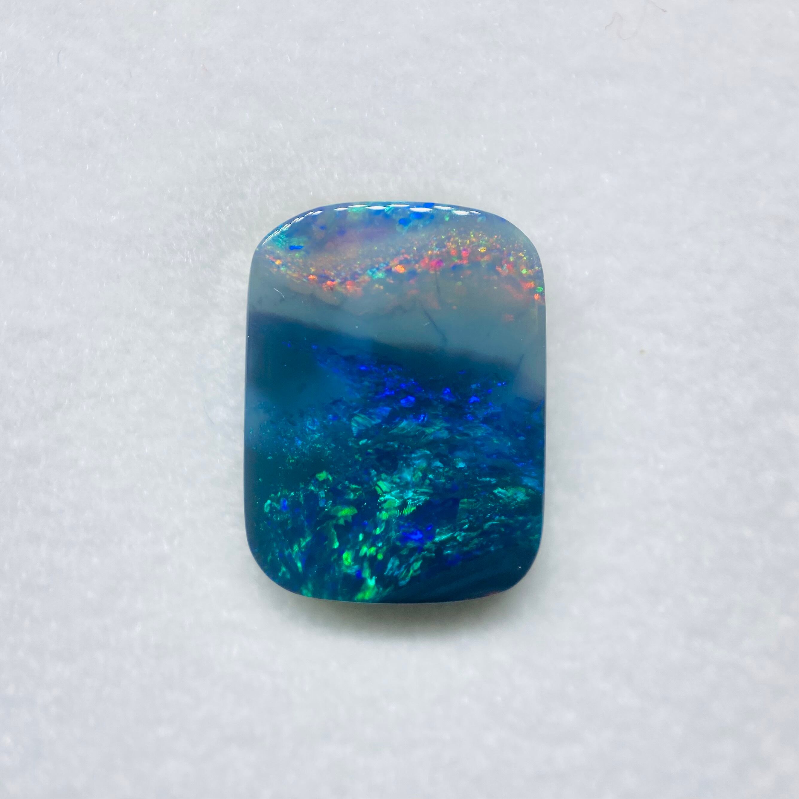 夜空に天の川 ボルダーオパール