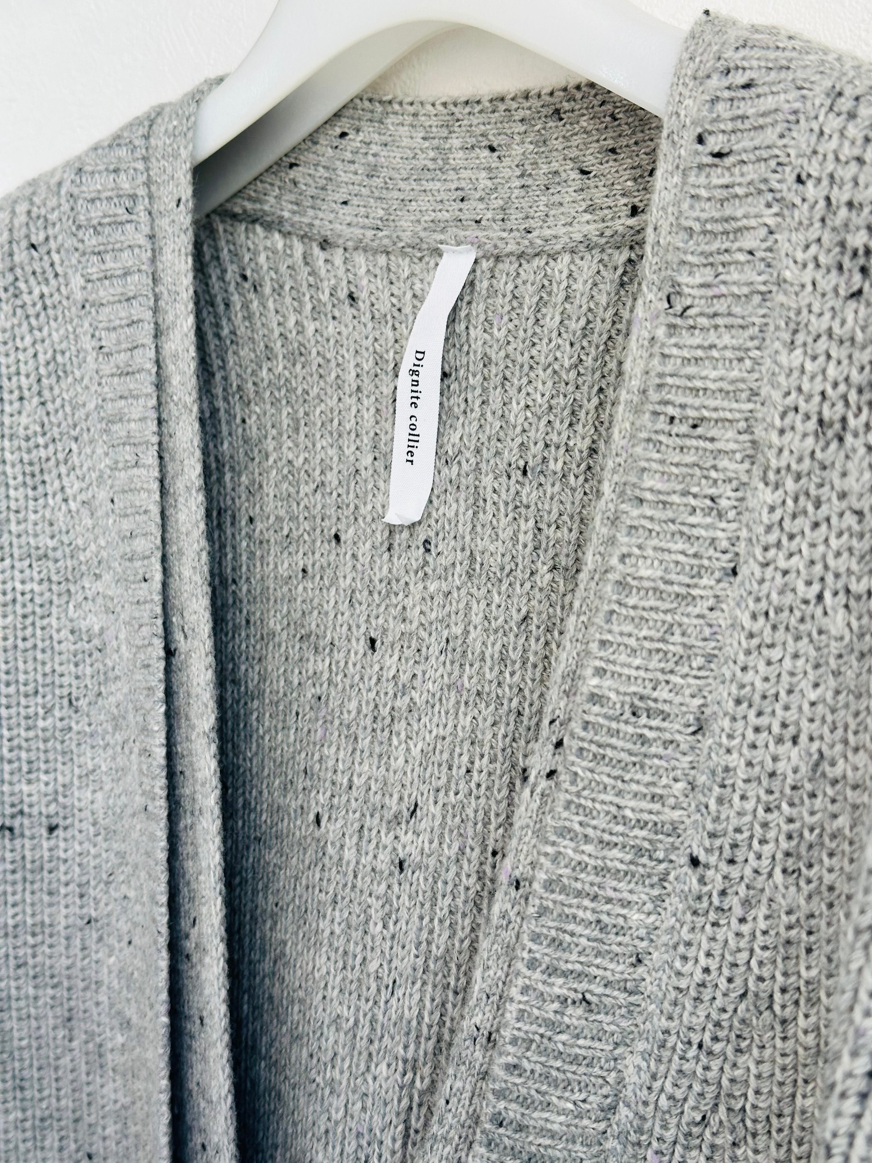 【新品】ディニテコリエ 刺繍入りニットカーディガン　グレー 刺繍ニットカーディガン 01 グレー【Dignite collier(ディニテコリエ