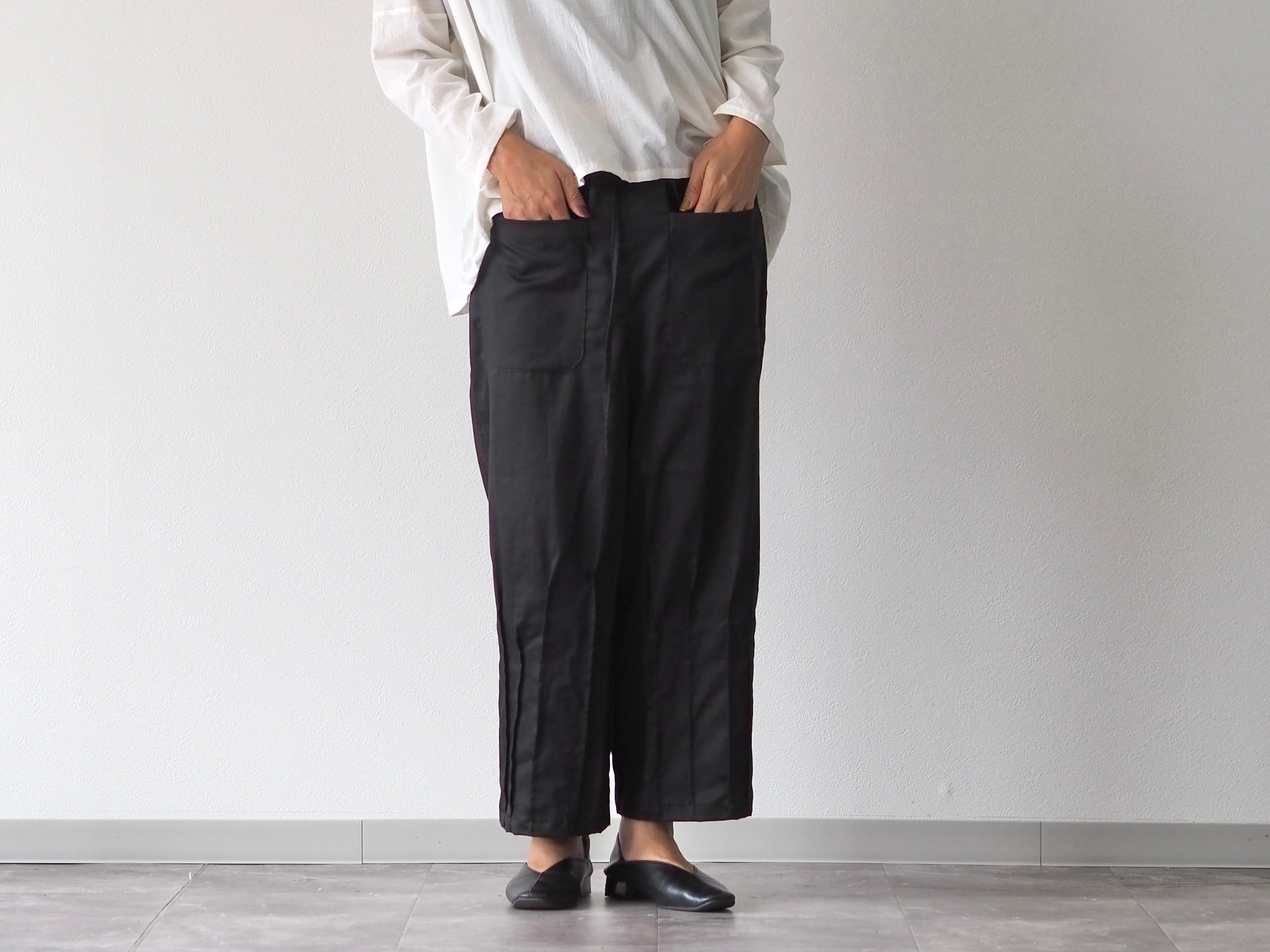 ピンタック入り、ストレートパンツ/ブラック/ネイビー