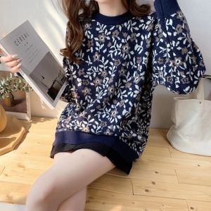 ラウンドネック花柄ニット