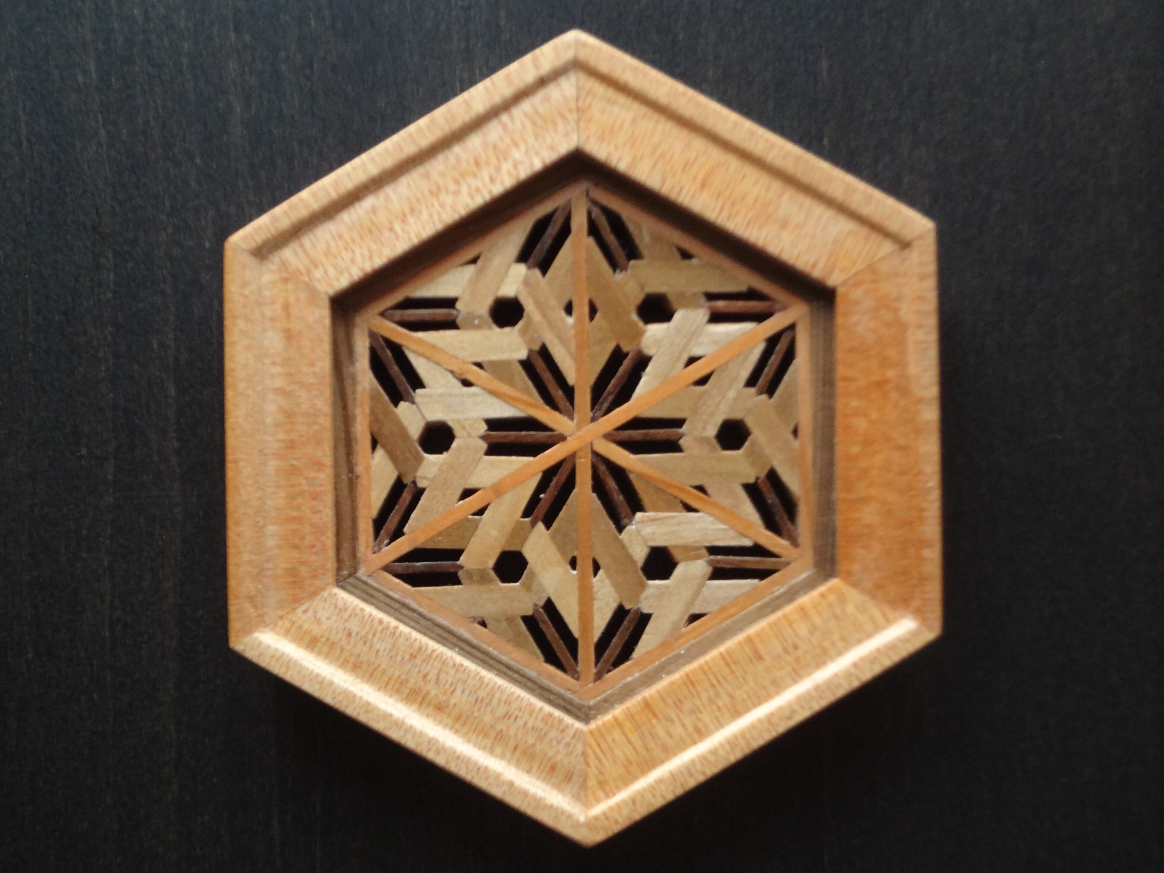 ZAO組子エンブレム（八重桜亀甲） | kumikoshop