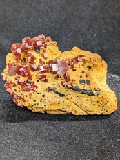 バナジナイト  Mibladen, Midelt, Morocco  R5-1405