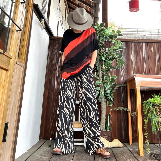 ゼブラ柄ワイドフレアーパンツ