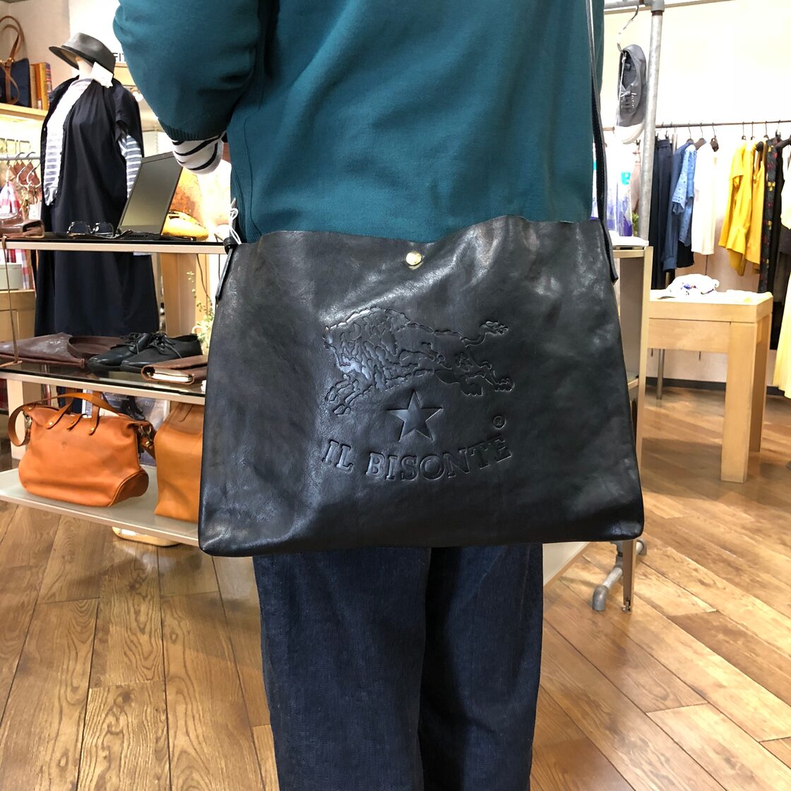 IL BISONTE イルビゾンテ バケッタビンテージレザー ビッグロゴ 
