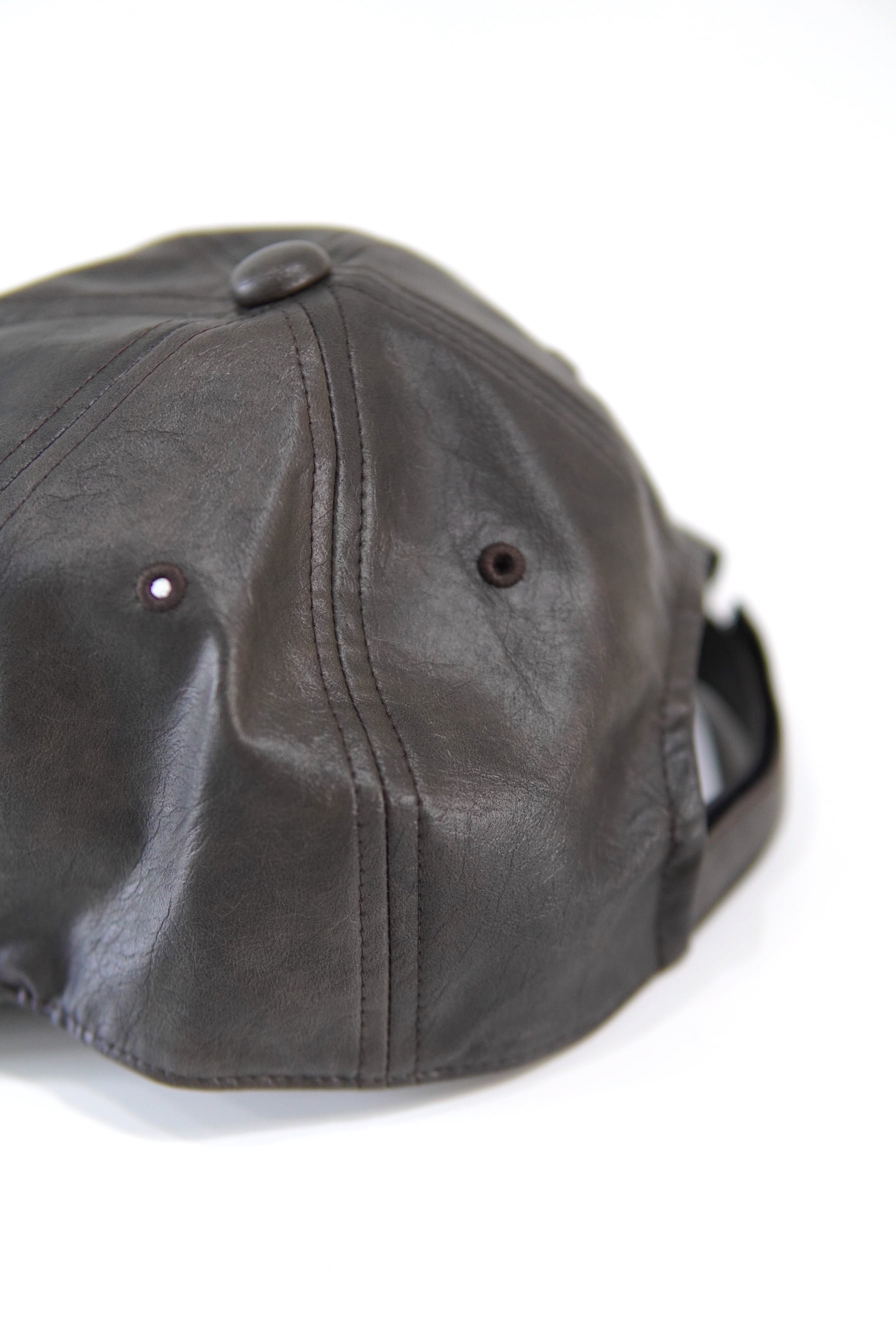 Abelia Edoward Goucha / AEG CAP IRREVERSIBLE / CHARCOAL | POETRY