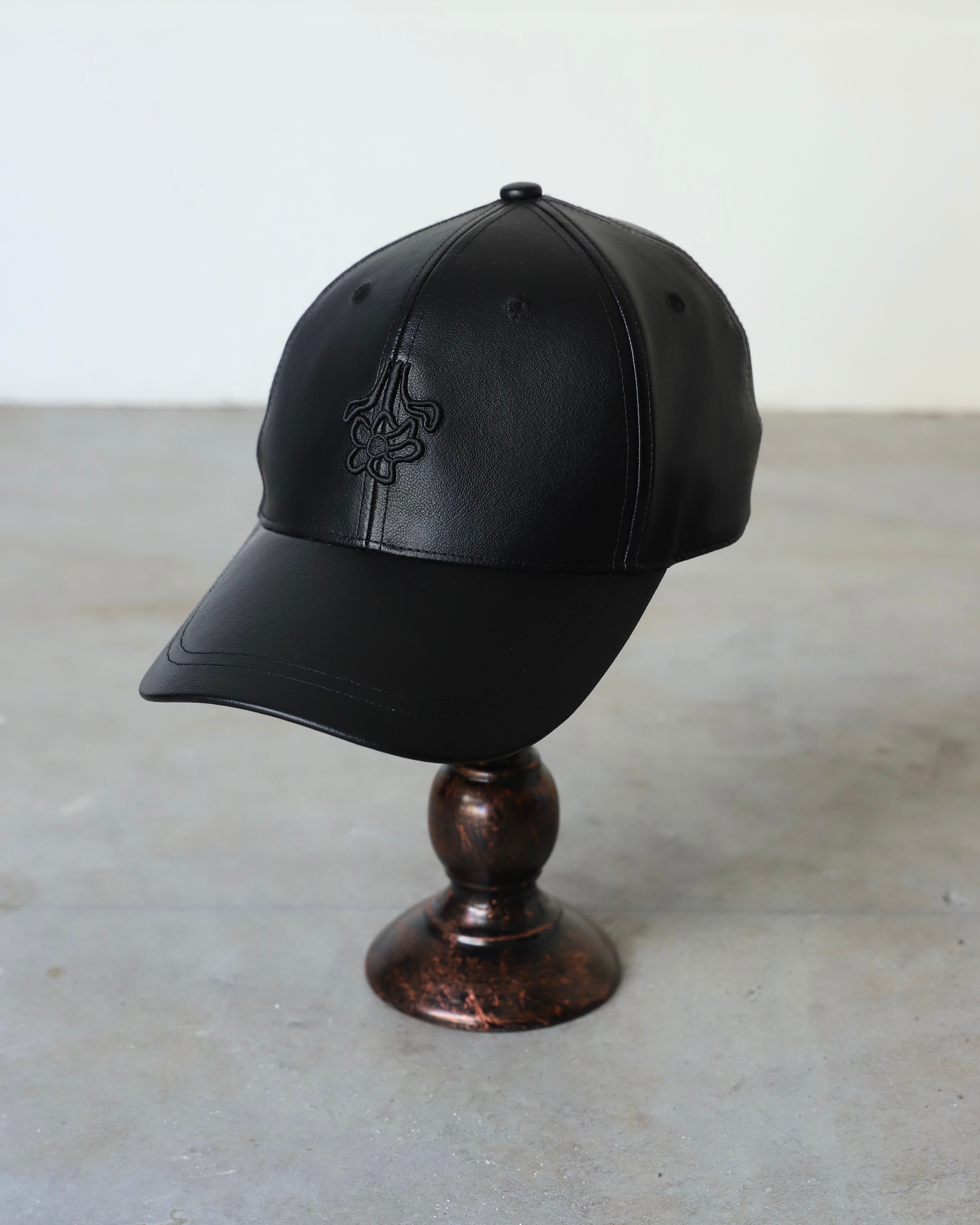 Re Stock】Embroidery Logo Cap / 刺繍ロゴキャップ | AMBERGLEAM ブラック刺繍ロゴキャップ