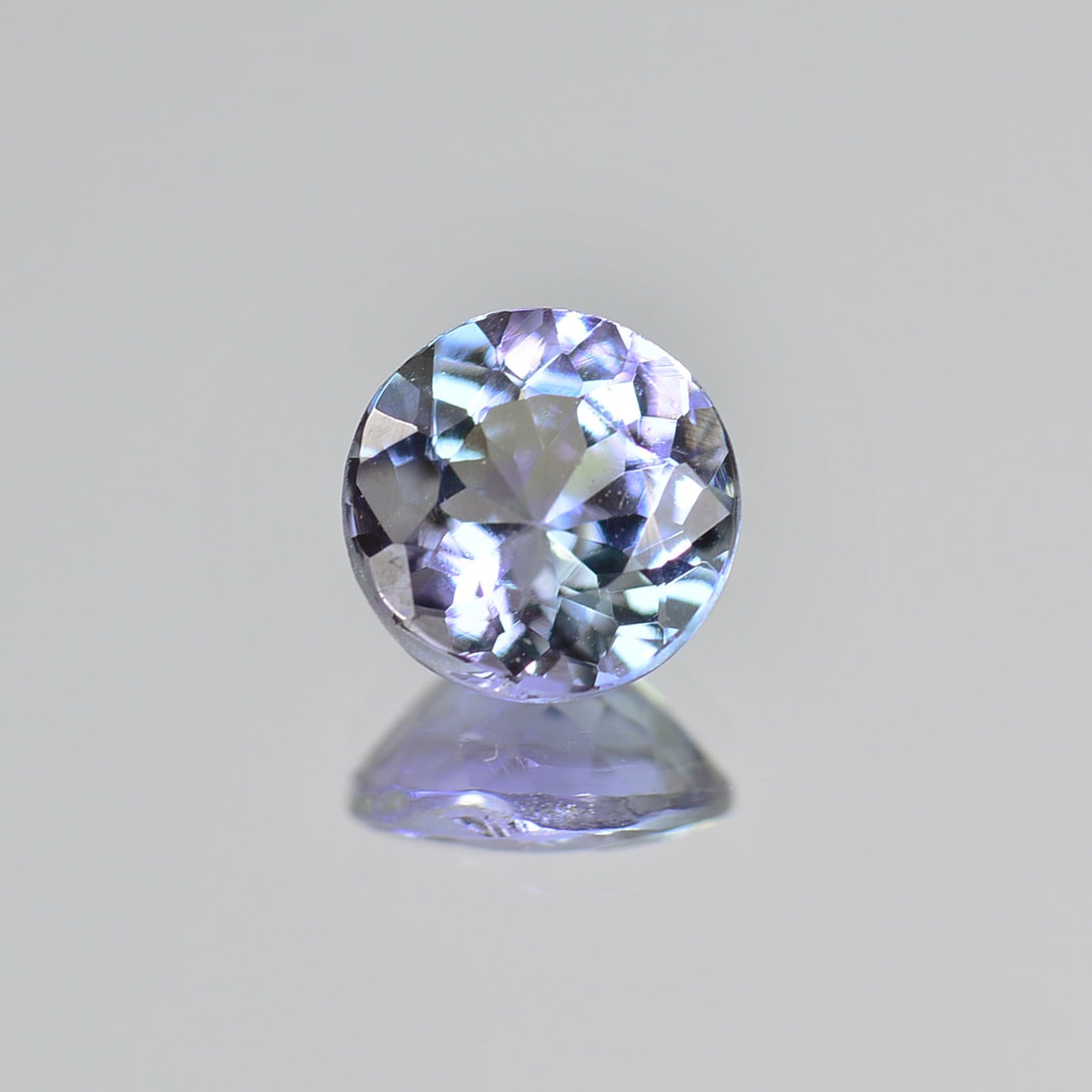 タンザナイト(宝石名タンザナイト)タンザニア産 識別済 0.69ct ⁄ 6.7x4