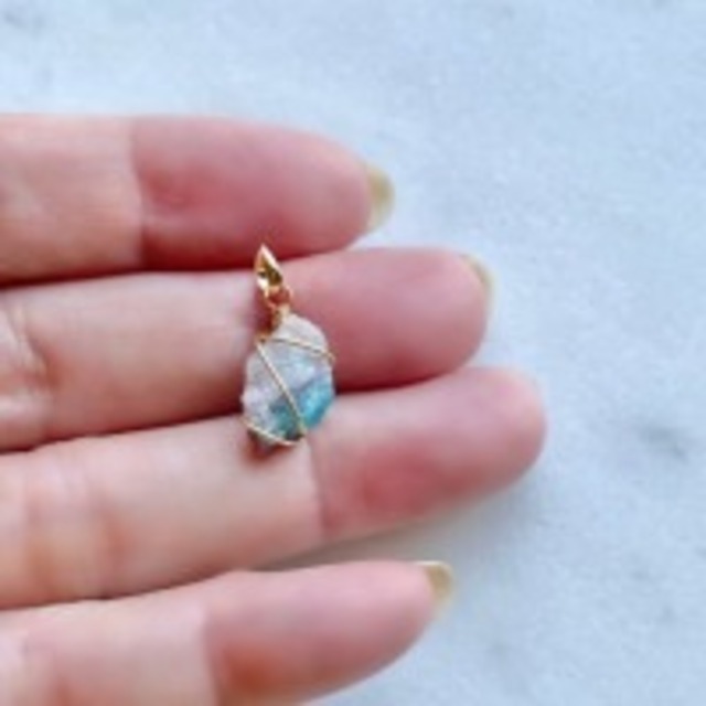 【超美石】パライバトルマリン　イン　クォーツ　原石　18金　ペンダント　5922