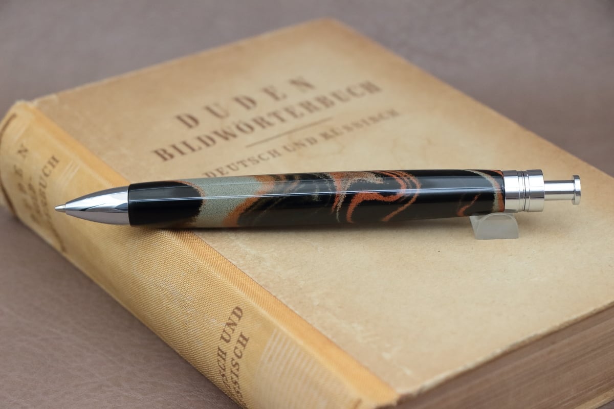 時代を超える懐古的素材 エボナイト 柿渋色・Pencil 0.5mm」手作り