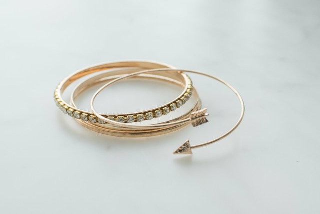 BANGLE BRACELET WITH JEWELS