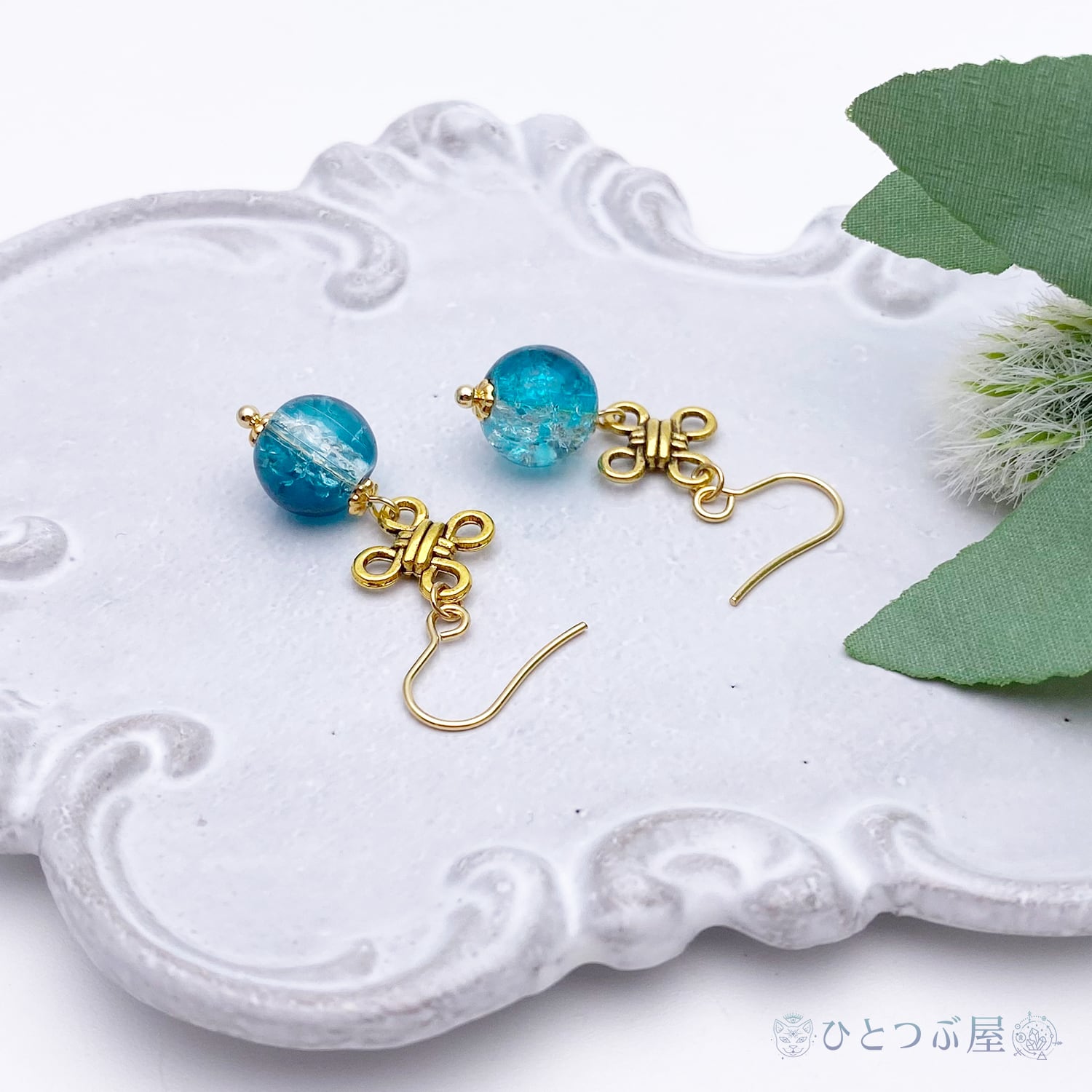 夏色ビーズ】スカイブルーのクラッシュビーズ10mm玉ピアス／18kgp