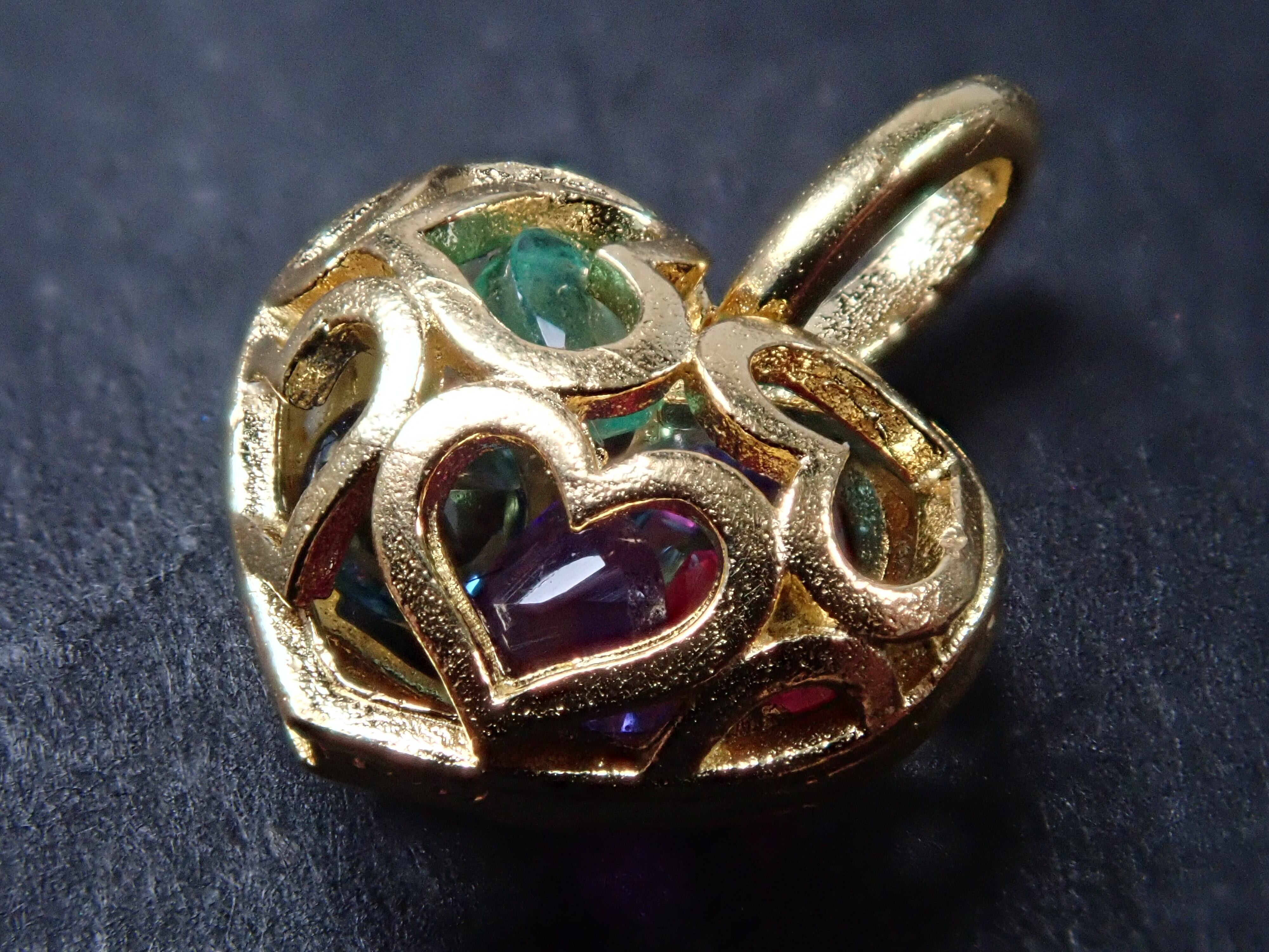 K18YG アミュレットペンダントトップ(エメラルド・ルビー・サファイア