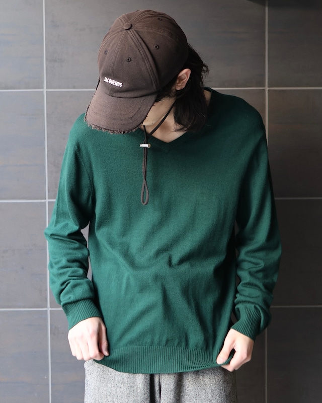 Wool v-neck knit