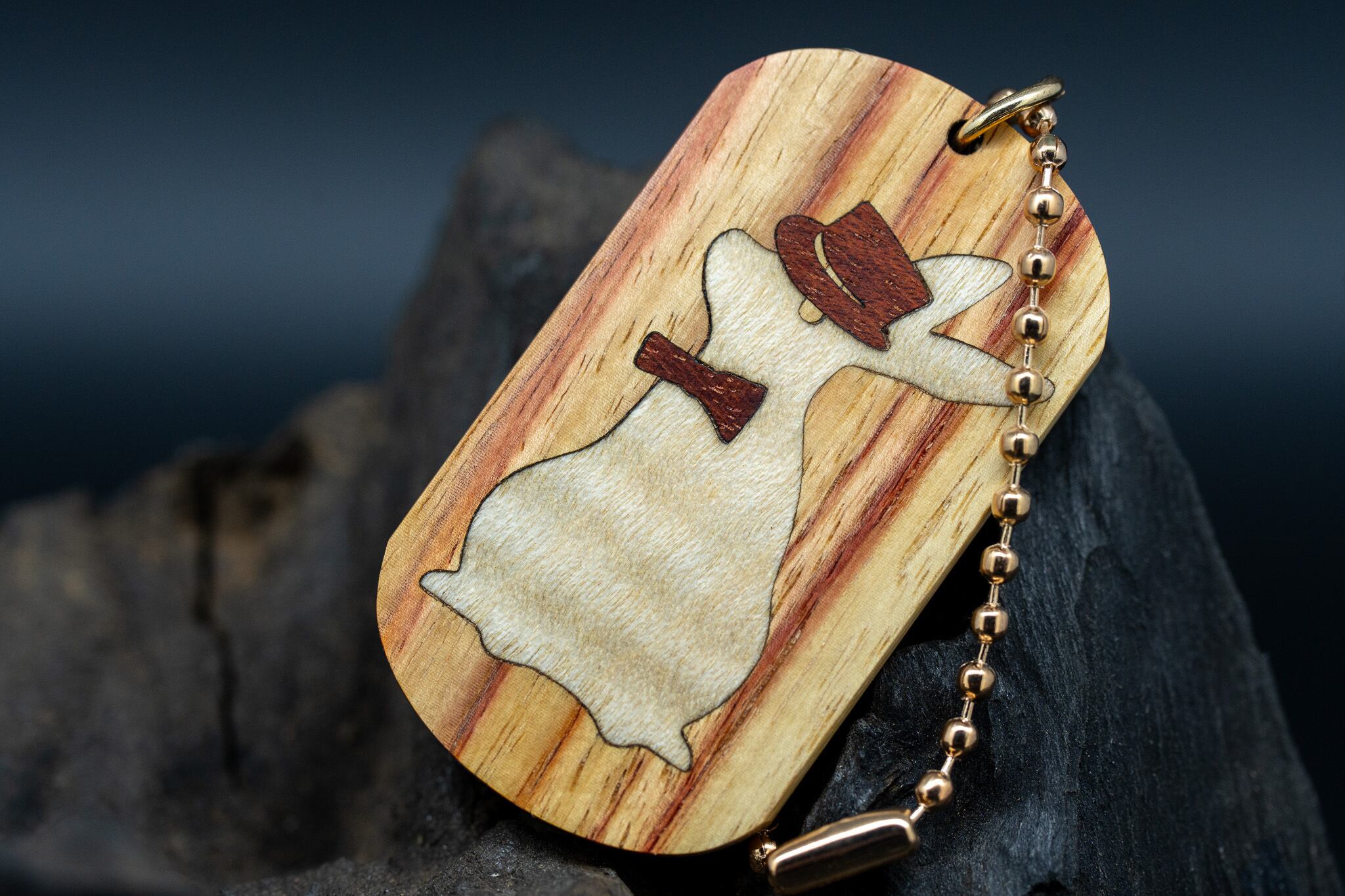 【 木材の女王】チューリップウッド ドッグタグ 象嵌 三月ウサギ