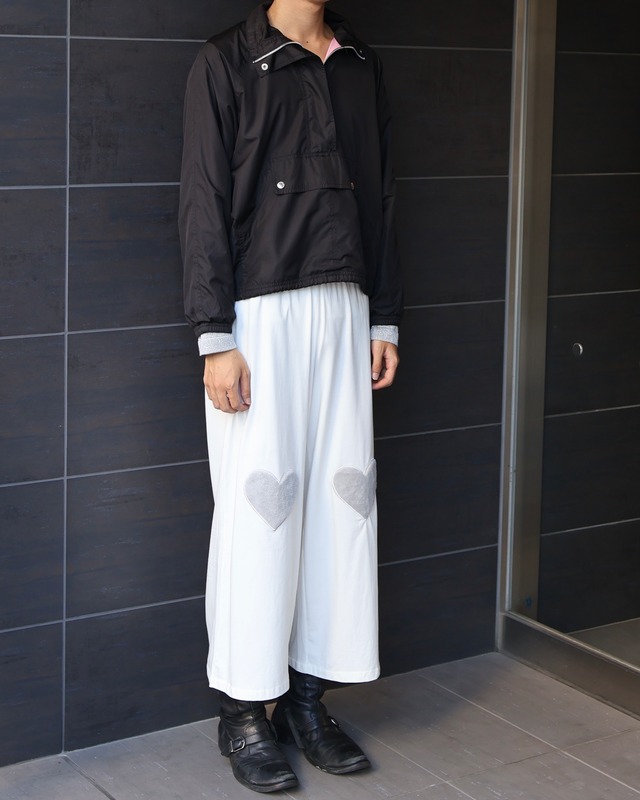 knee design cropped pants