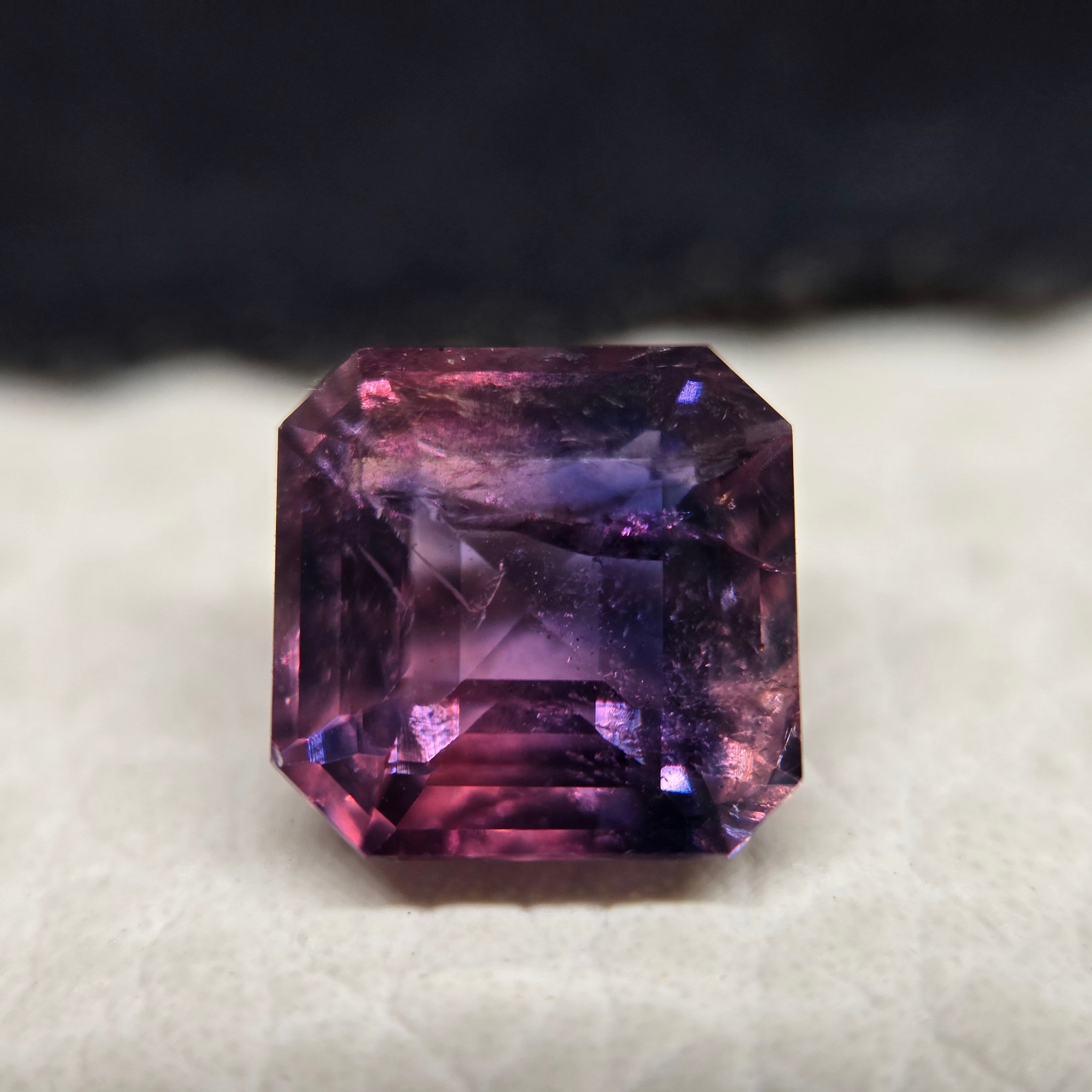 天然コランダム バイカラー・サファイア 1.035ct 5.56×5.51×3.42