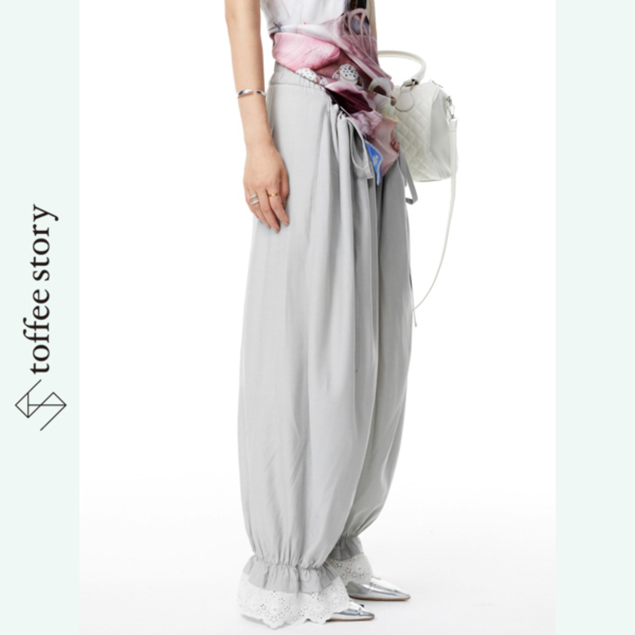 たゆたうシルエットに滲むレースの甘美トラウザーパンツ 《B0056》