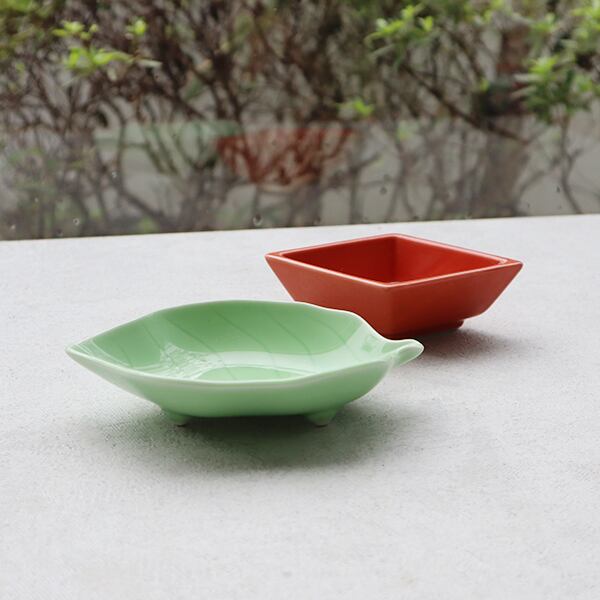 アウトレット】有田焼 小皿2種類（葉型グリーン・ひし型赤