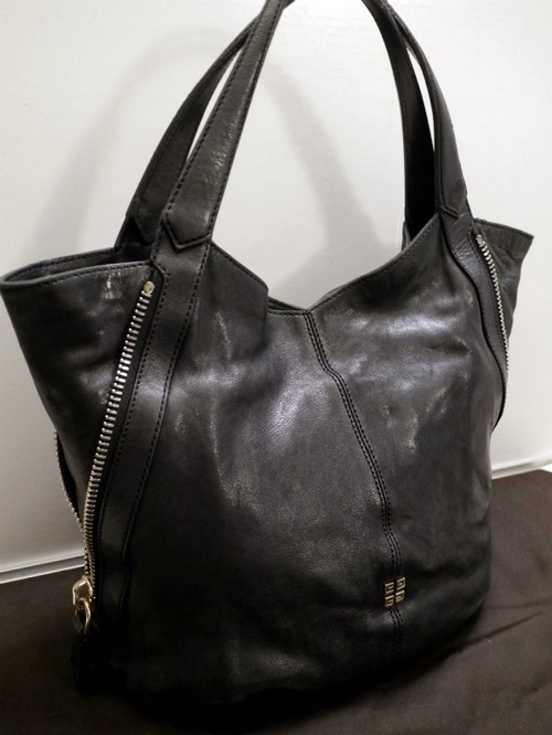 レア★GIVENCHY ジバンシィ ティナン ユニセックス レザートートハンド バッグ 黒★ジップ開閉で表情が変わるGIVENCHYのファントムモデル♪