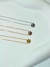 Daisy necklace