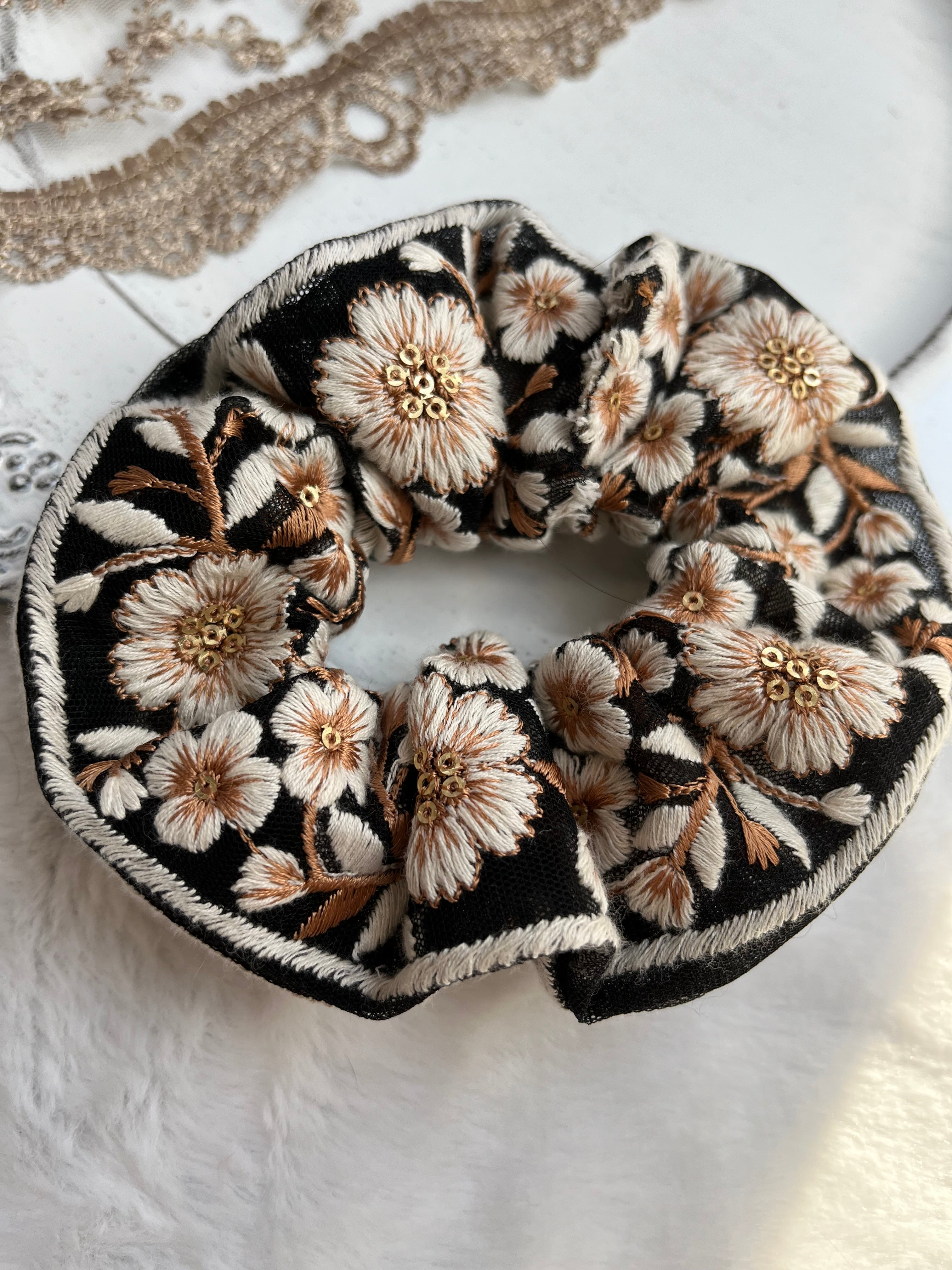 インド刺繍リボンカチューシャ大人可愛いヘアアクセサリーハンドメイド