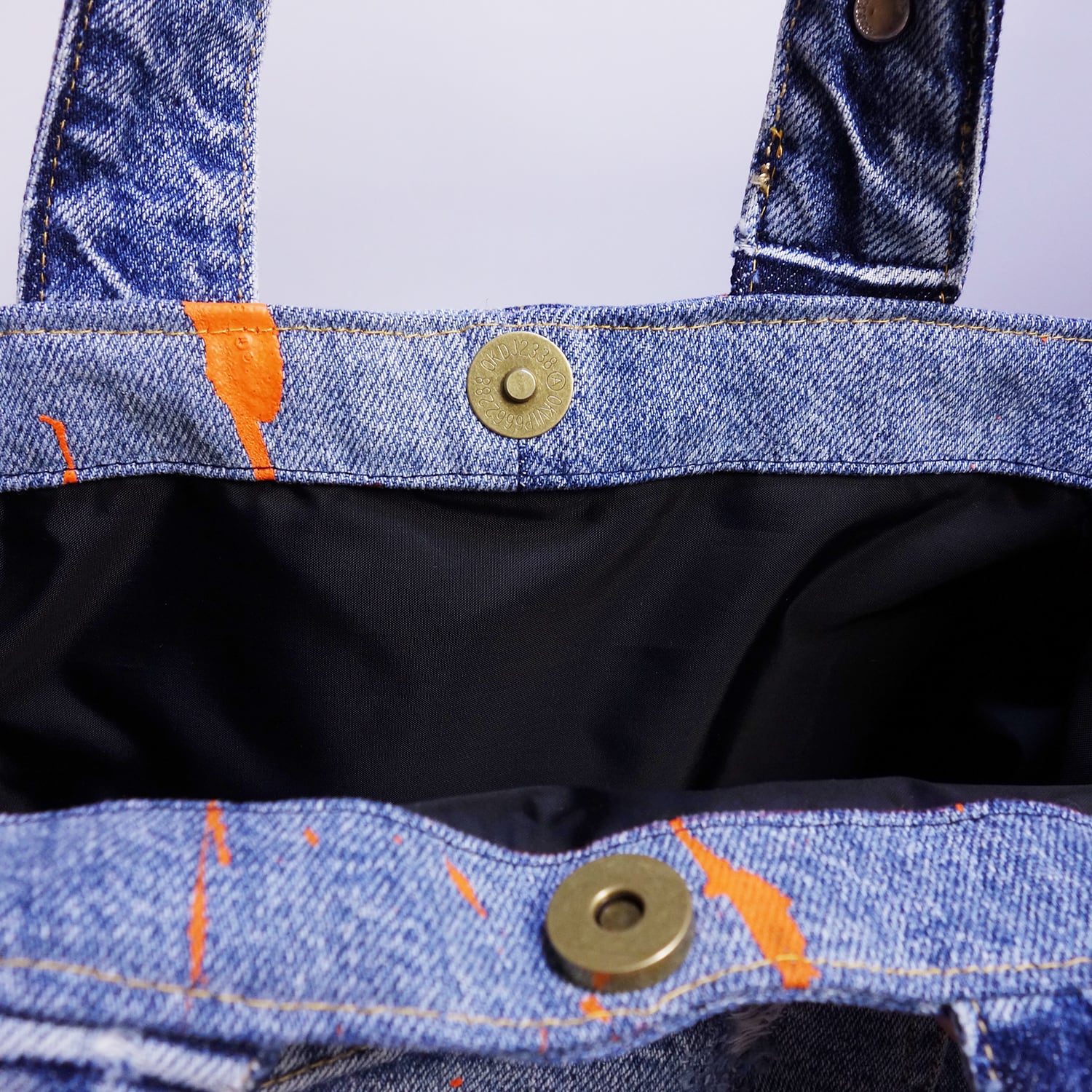 デニムベルト再利用＆ペイント加工の一点物ハンドメイドバッグ | DENIMCLUB