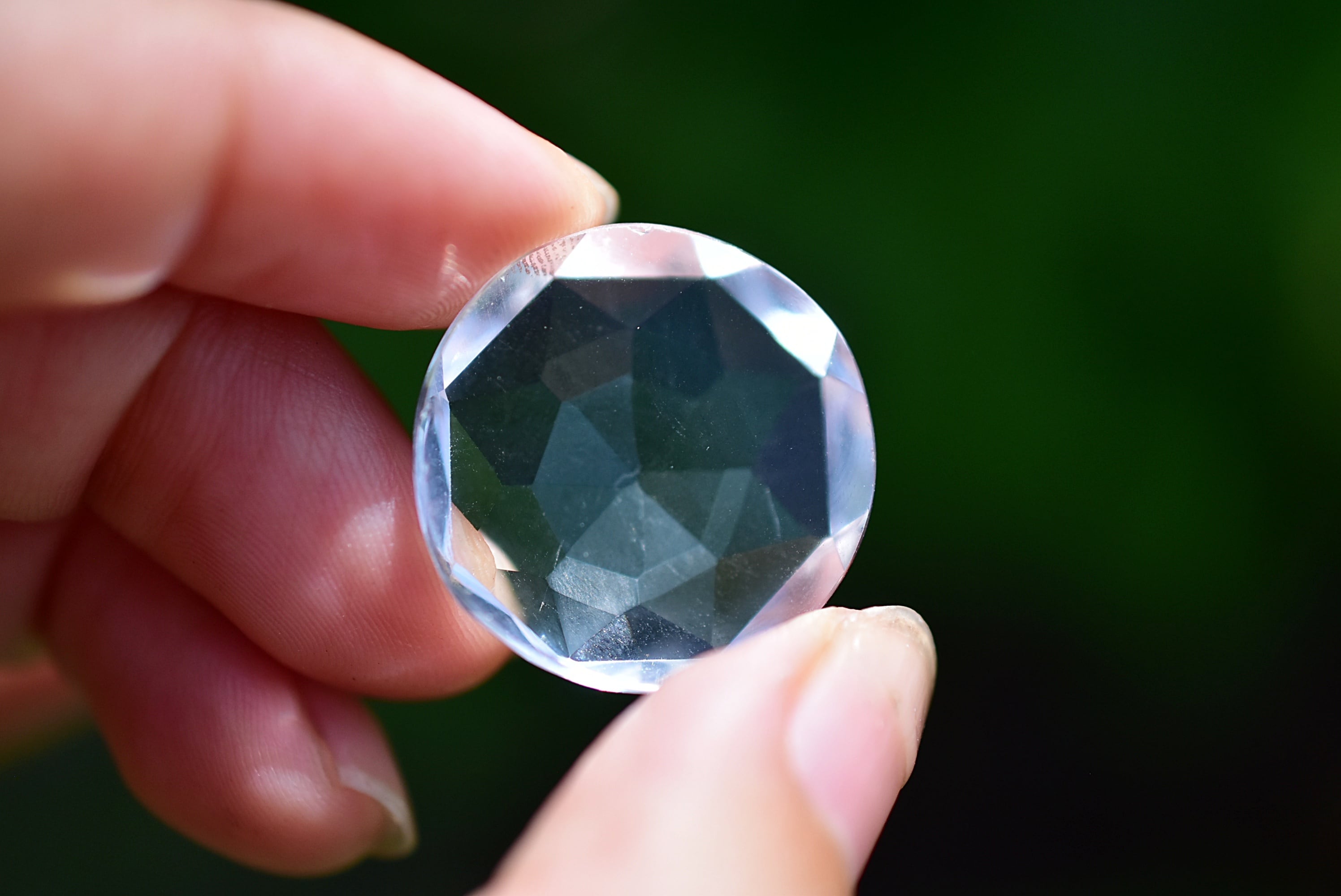 高品質　水晶　ファセットカット　スタンド付き　透明感 透明クリア☆ファセットカット クリスタル s592 | Funky garuda Stone