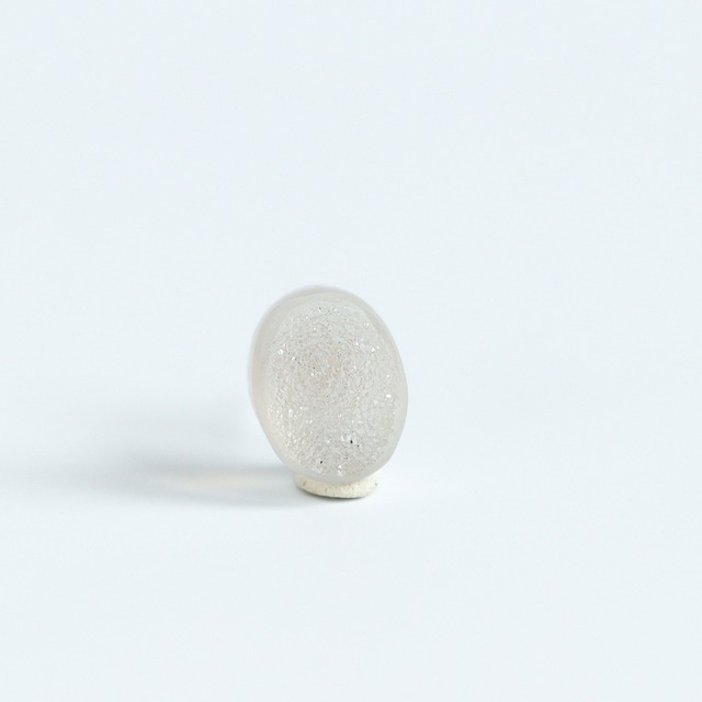 14kgf｜そっと光る朝露のかけら｜ドゥルージーアゲートの片耳スタッドピアス・一点もの