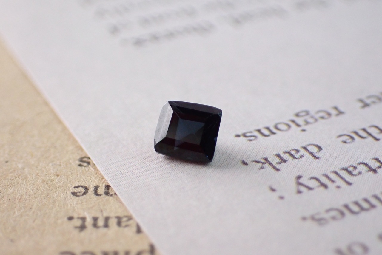 スピネル　0.37ct　[C12-791]
