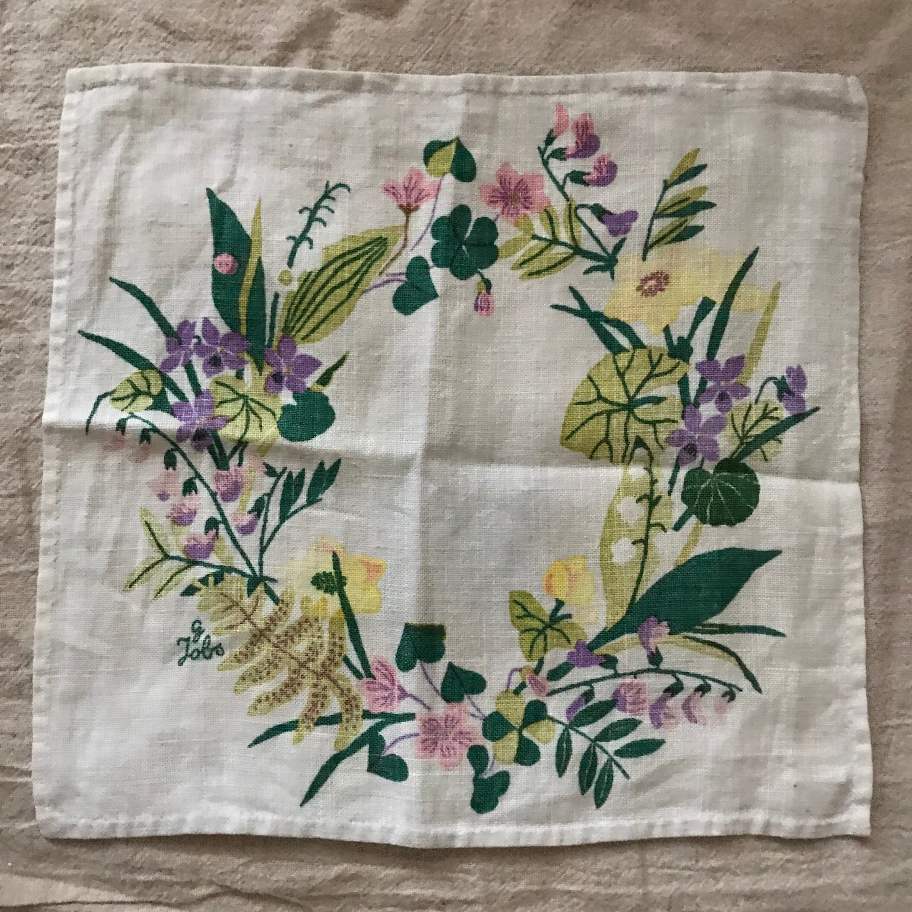 華やかな花模様の布