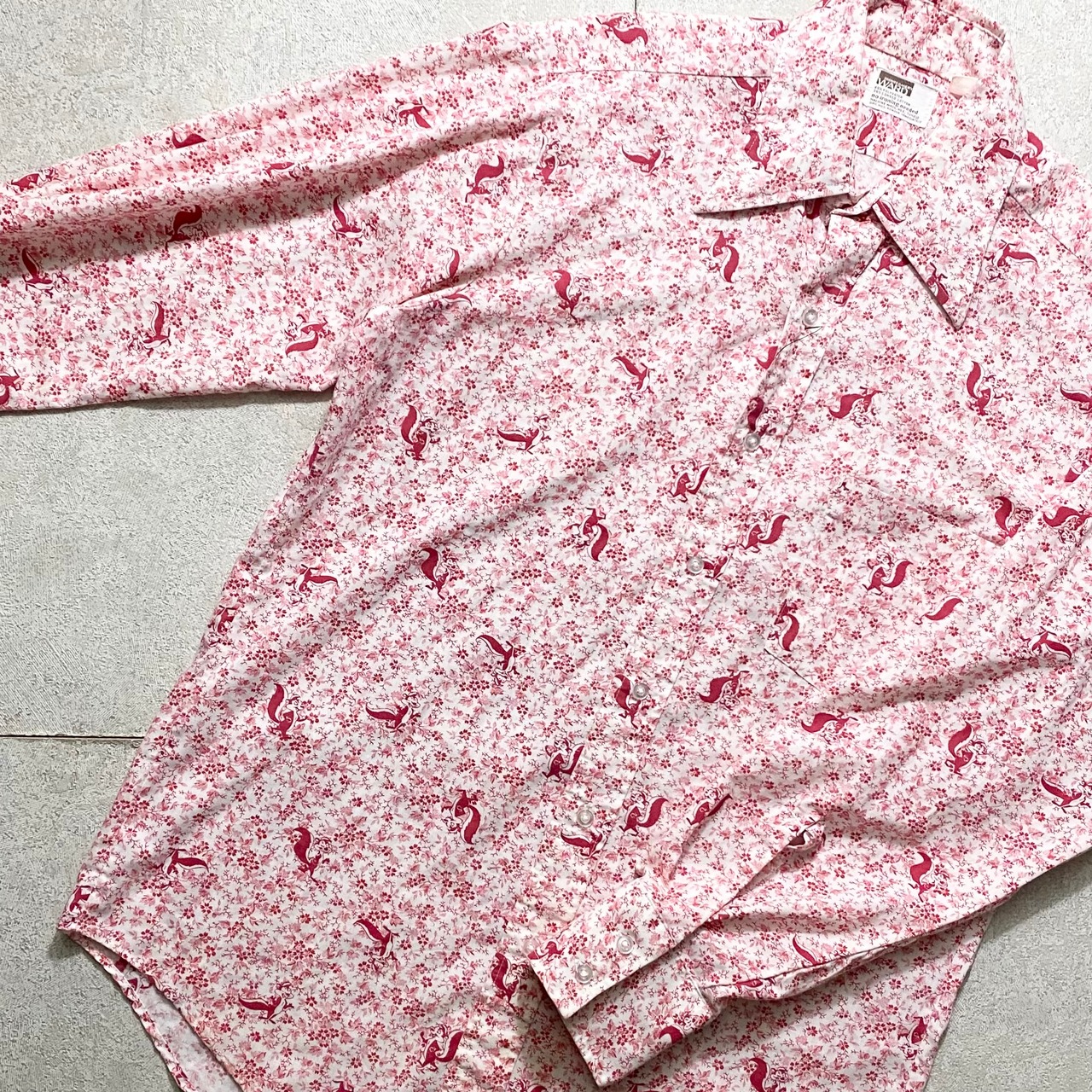 vintage 1970’s botanical × “Pepe Le Pew” print shirt
