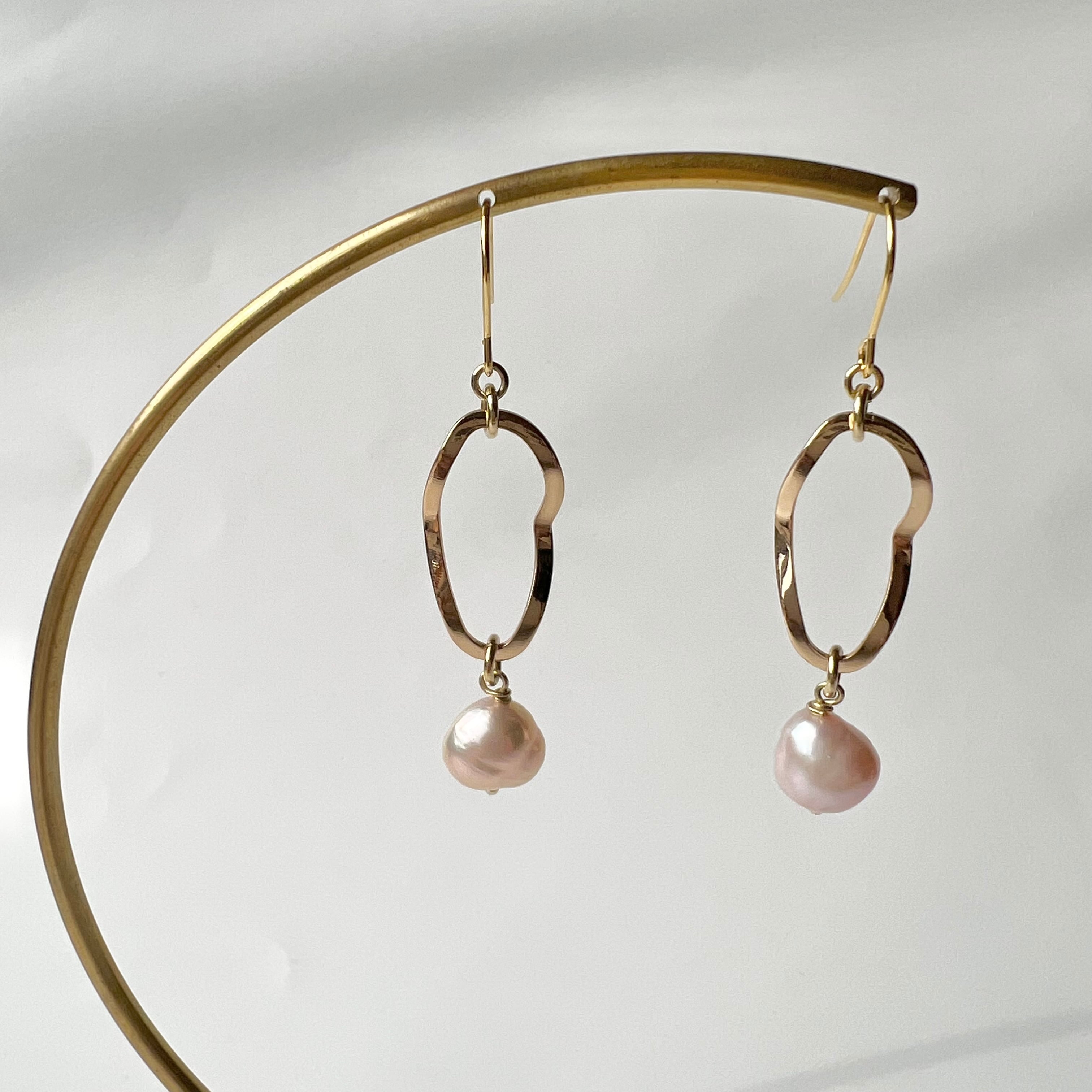 TVドラマ着用//ピンク淡水パールラフフープピアス・イヤリング