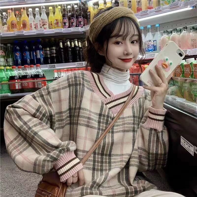 Vネックチェックニット