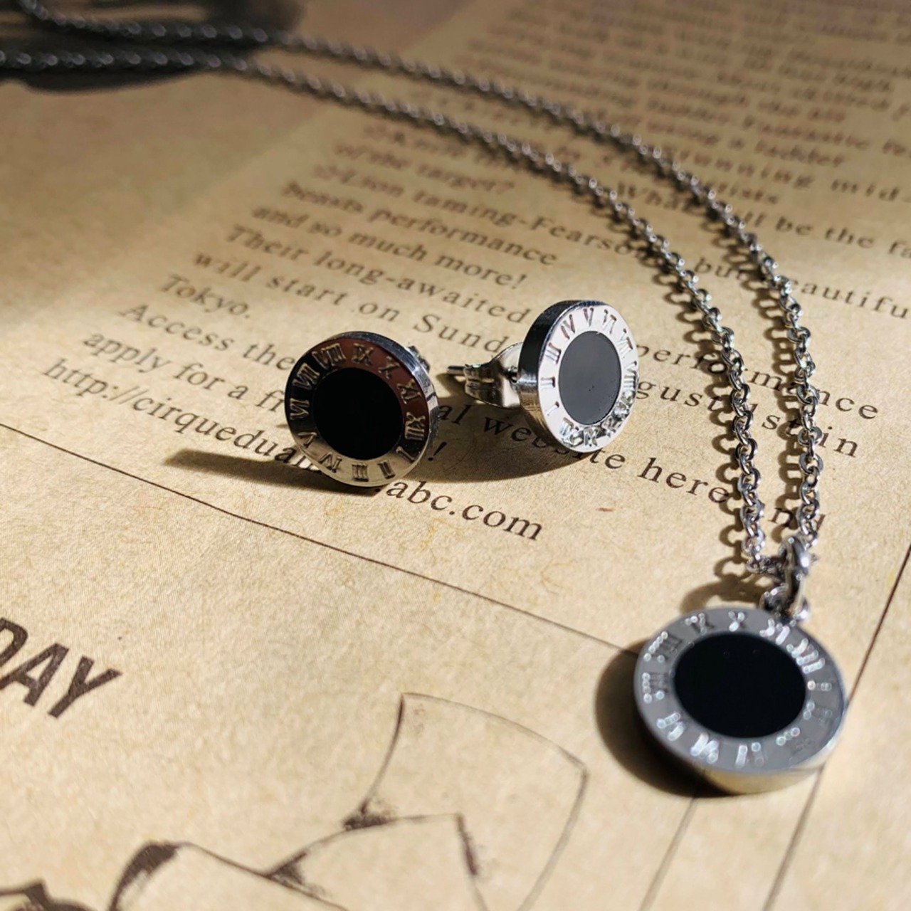 ステンレスローマナンバーピアス