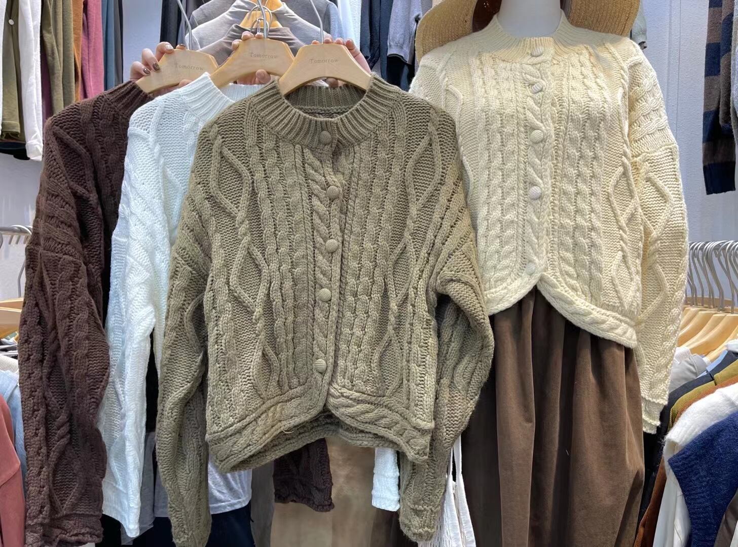 ケーブル編みニットカーデ　AJ2085-799