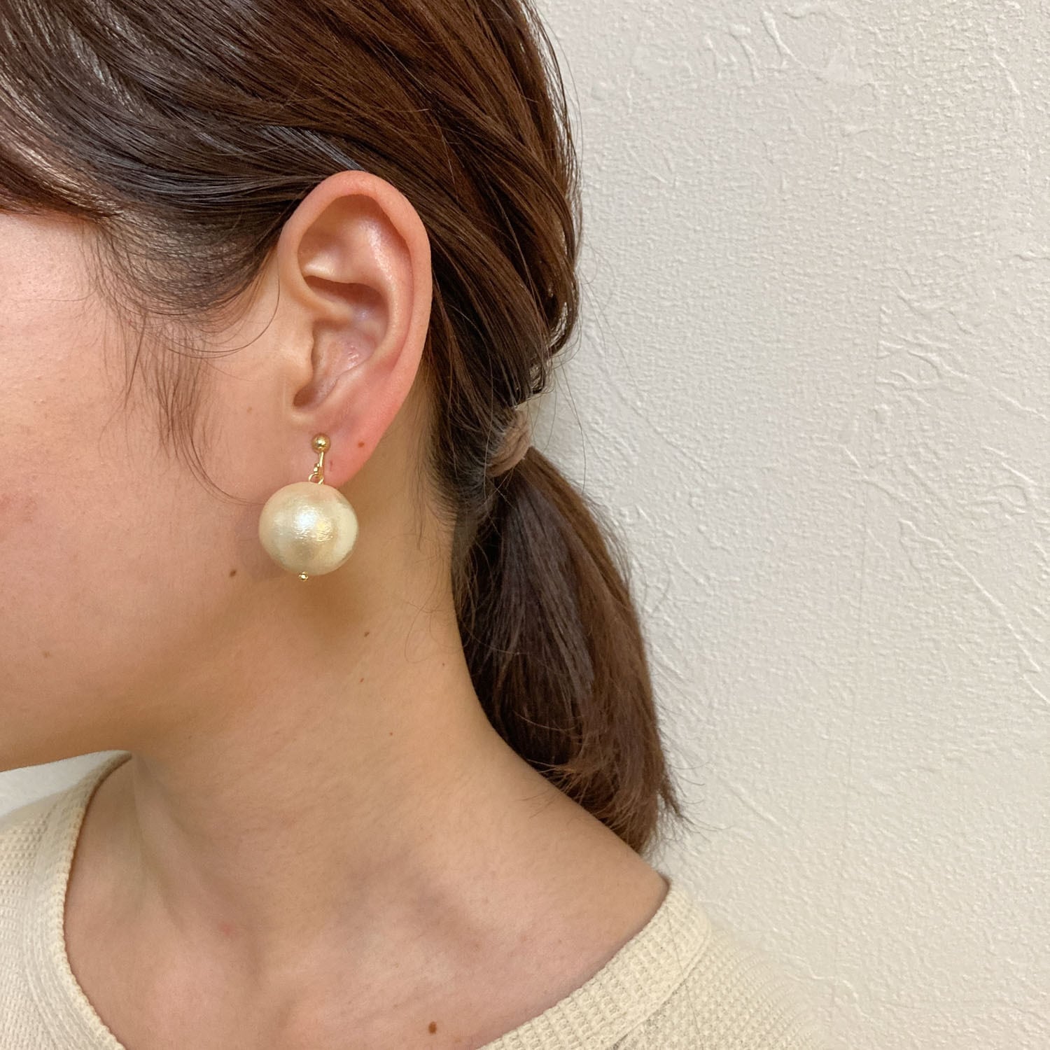 No.1122 コットンパールとゴールドスクリューのロングピアス　ゆらゆらピアス ゆらゆらシンプルコットンパール〈ピアス/イヤリング〉（18mm/20mm