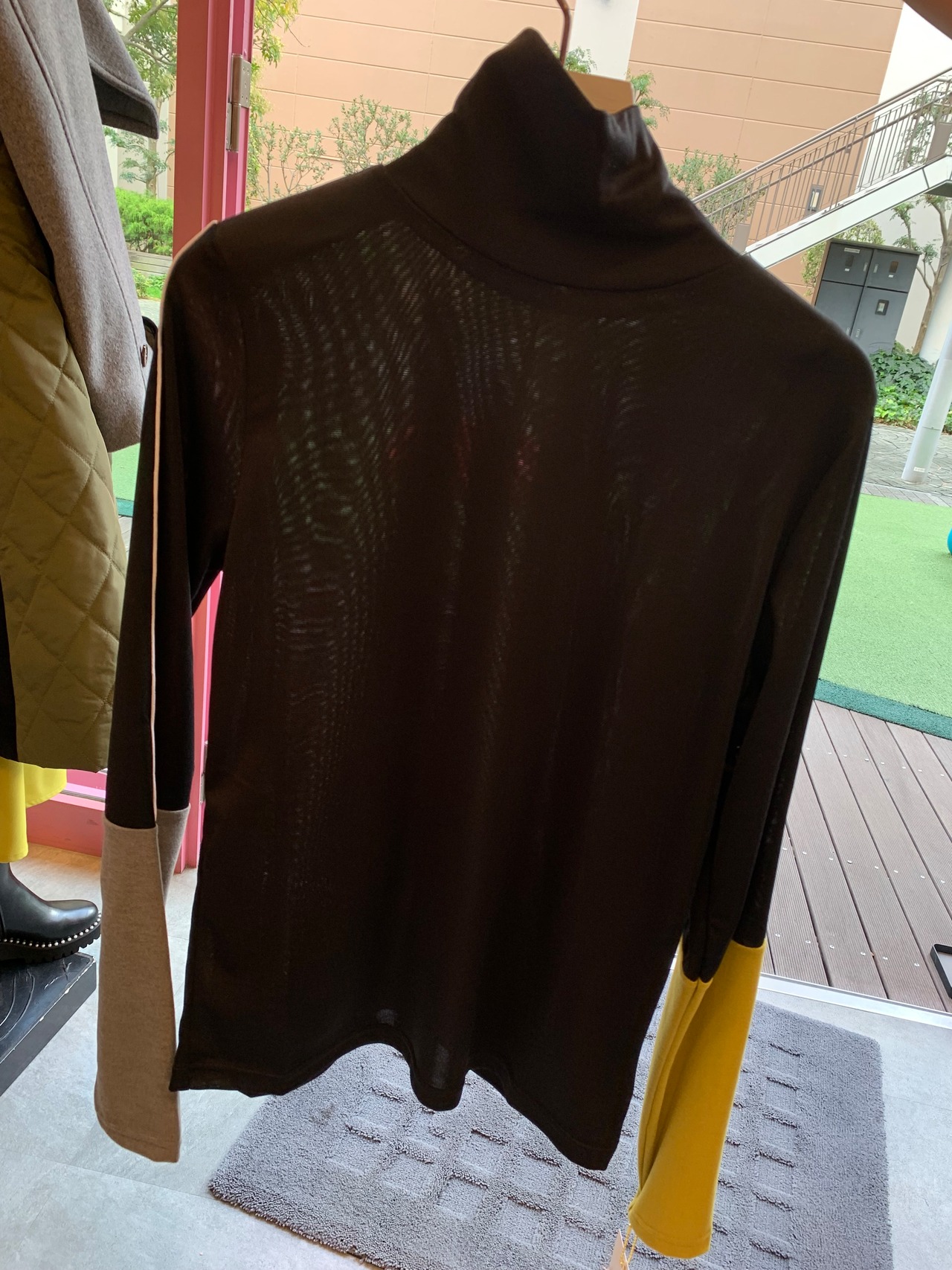 リズレイ RISLEY risley バイカラーハイネックカットソー