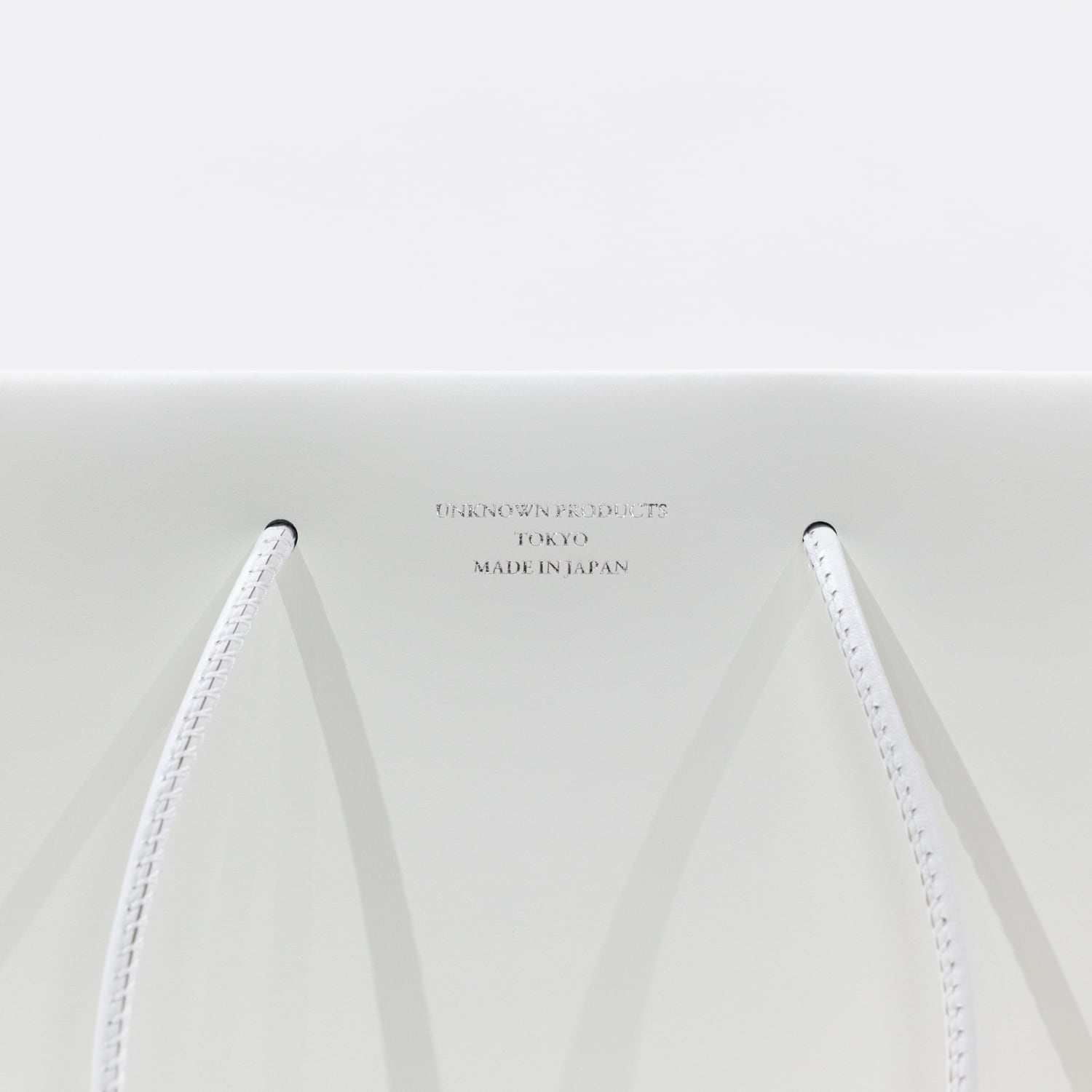UNKNOWN PRODUCTS Leather Paper Bag M 白 Leather Paper Bag M - White | UNKNOWN PRODUCTS（アンノウン